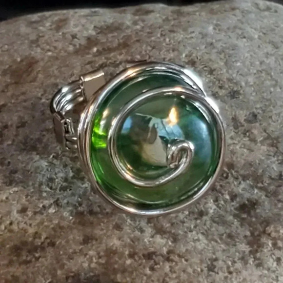 Handcrafted Edgy Green Luster Silver Spiral Luster Glass Bauble Ring - Picture 2 of 10